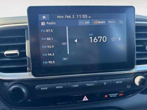 Certified 2025 Hyundai Venue SEL image 13