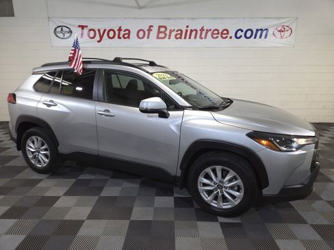 Certified 2023 Toyota Corolla Cross LE image 1