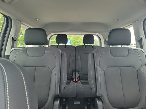 Used 2022 Jeep Grand Cherokee L Laredo w/ Luxury Tech Group I AWD/4WD image 22