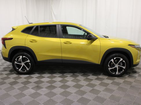 Used 2024 Chevrolet Trax RS w/ Driver Confidence Package FWD image 28