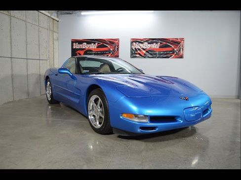 Used 2000 Chevrolet Corvette Coupe w/ Roof Pkg RWD image 2