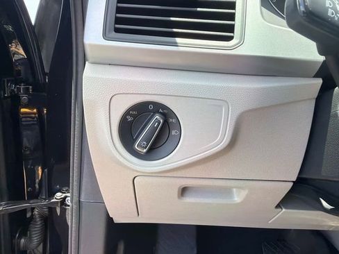 Used 2021 Volkswagen Atlas SE w/ Towing Package AWD/4WD image 30