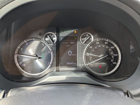 Used 2023 Lexus GX 460 Premium image 11