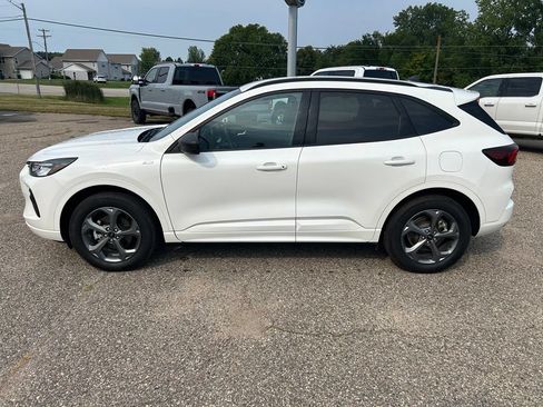 Used 2024 Ford Escape ST-Line w/ Tech Pack #1 AWD/4WD image 4