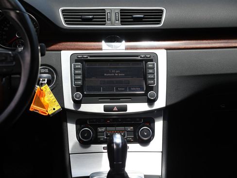 Used 2012 Volkswagen CC Lux FWD image 35