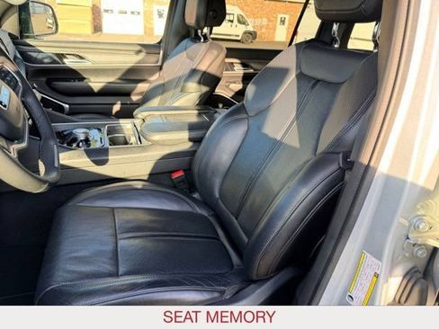 Certified 2024 Jeep Wagoneer Series II w/ Flexible Seating Group AWD/4WD image 24