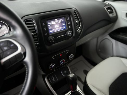 Used 2018 Jeep Compass Latitude image 18