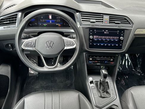 Used 2023 Volkswagen Tiguan SE FWD image 13