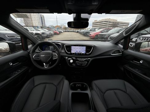 New 2026 Chrysler Pacifica Select image 22