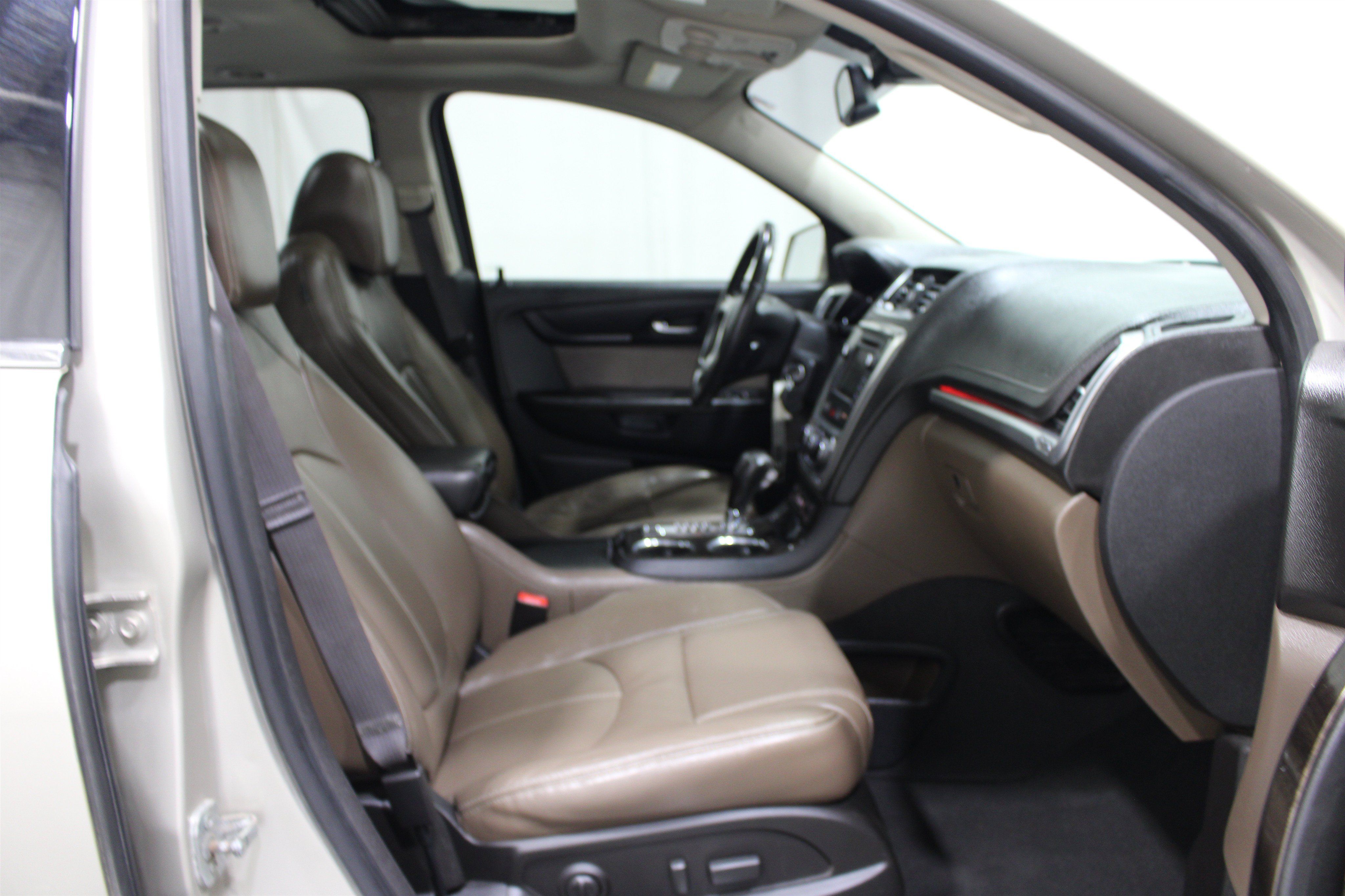 Used 2015 GMC Acadia SLT w/ Open Road Package FWD image 28