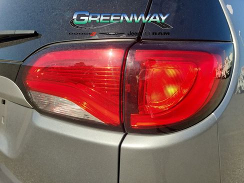 Used 2019 Chrysler Pacifica Limited image 6