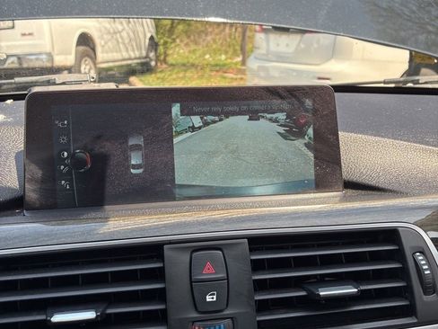 Used 2017 BMW 330e image 10