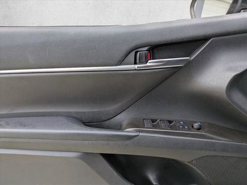 Used 2021 Toyota Camry SE image 9
