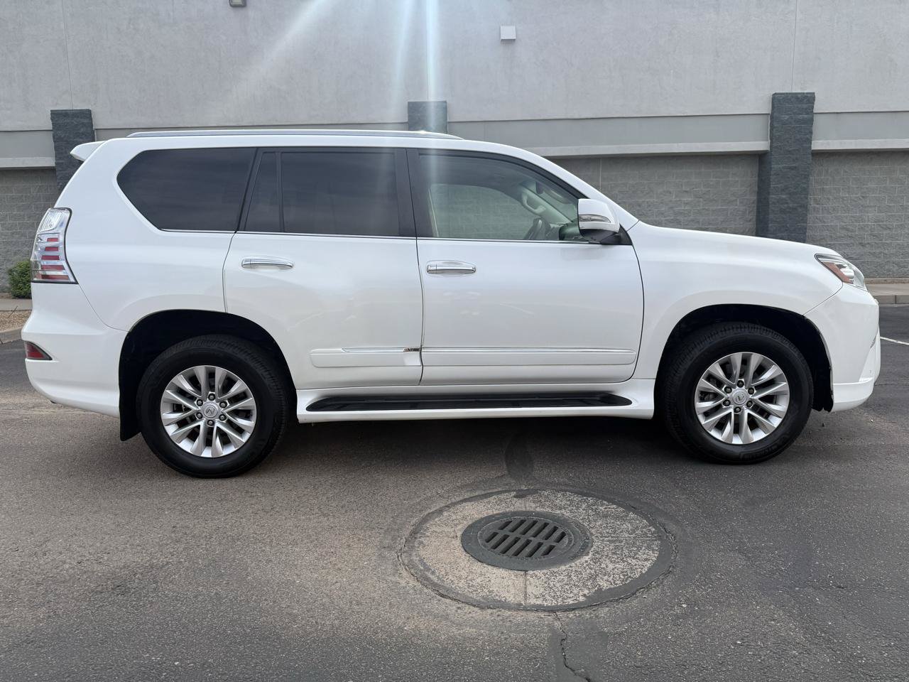 Used 2017 Lexus GX 460 Premium w/ Premium Package AWD/4WD image 2