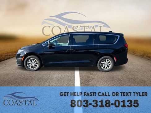 Used 2024 Chrysler Pacifica Touring-L FWD image 9