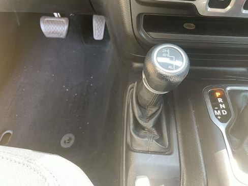 Used 2018 Jeep Wrangler Sport AWD/4WD image 33