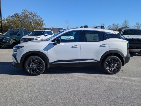 New 2026 Nissan Kicks SR FWD image 7