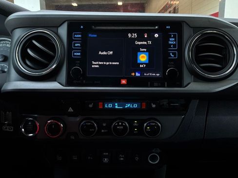 Used 2018 Toyota Tacoma TRD Off-Road AWD/4WD image 28