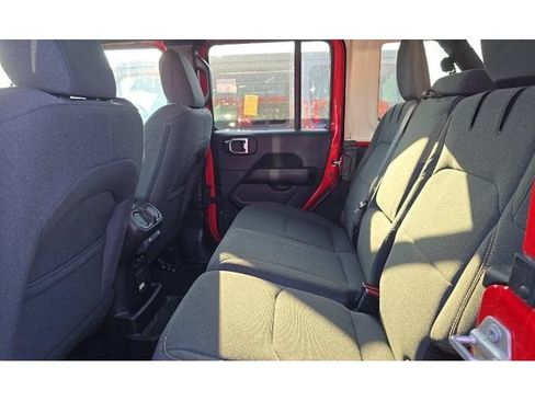Used 2025 Jeep Wrangler Unlimited Sahara w/ Safety Group AWD/4WD image 9
