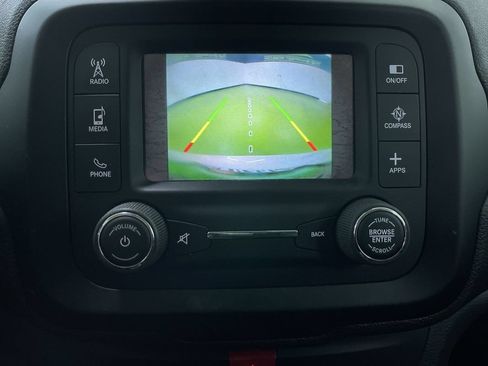 Used 2017 Jeep Renegade Latitude AWD/4WD image 23
