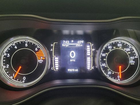 Used 2020 Jeep Cherokee Latitude Plus image 23