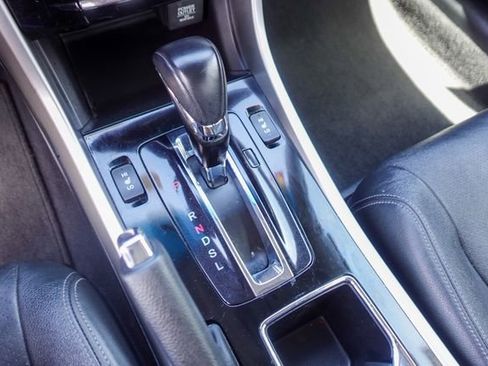 Used 2017 Honda Accord EX-L image 19