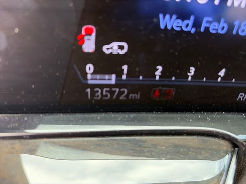 Used 2024 Cadillac Escalade Premium Luxury w/ Performance Package image 18