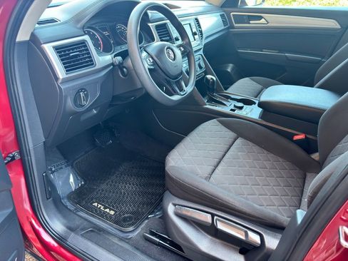 Used 2018 Volkswagen Atlas S image 32