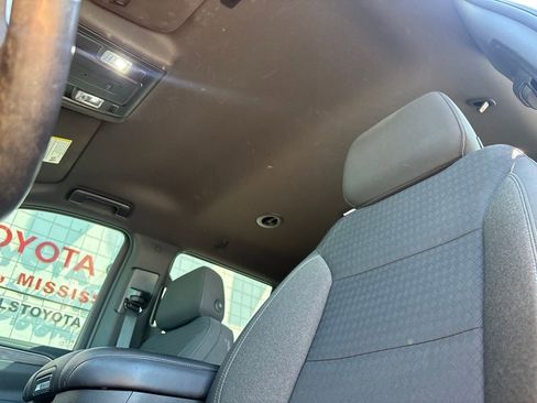 Used 2023 Chevrolet Tahoe LS RWD image 4