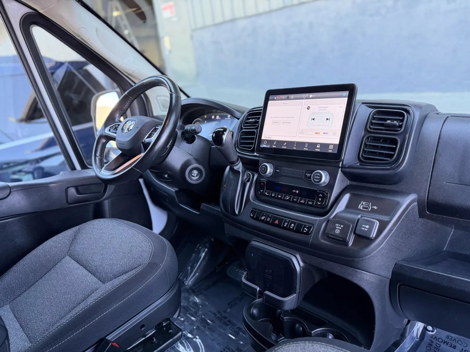 Used 2024 RAM ProMaster 2500 w/ Premium Convenience Group FWD image 17