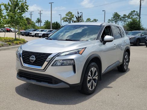 Used 2023 Nissan Rogue SV FWD image 3