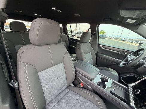 New 2026 GMC Acadia Elevation image 14