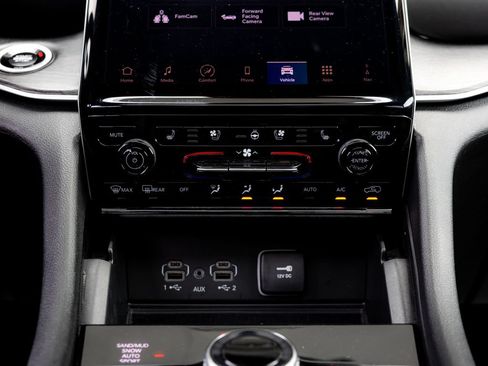 Used 2025 Jeep Grand Cherokee L Limited w/ Luxury Tech Group II AWD/4WD image 22