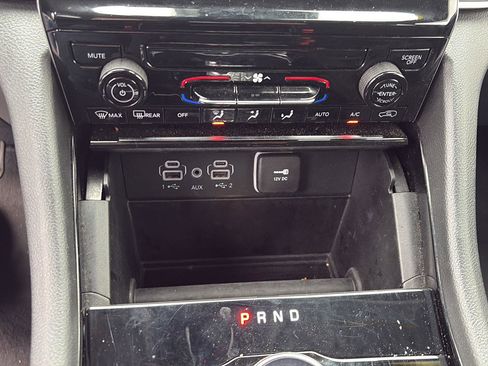 Used 2023 Jeep Grand Cherokee L Laredo image 23