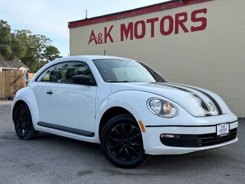 Used 2016 Volkswagen Beetle 1.8T Classic FWD image 1