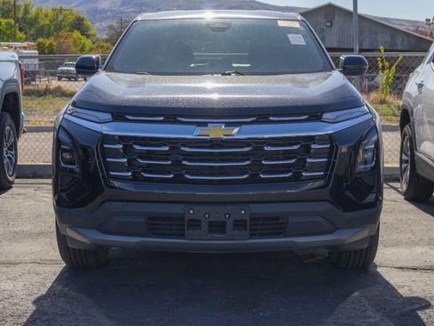 Used 2025 Chevrolet Equinox LT AWD/4WD image 3