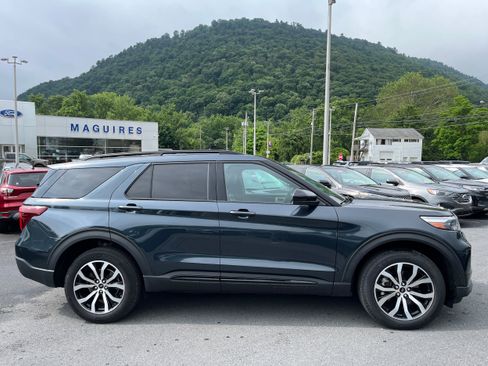 Used 2023 Ford Explorer ST-Line w/ Class IV Trailer Tow Package AWD/4WD image 5