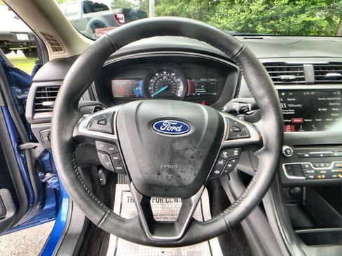 Used 2018 Ford Fusion SE w/ Equipment Group 201A FWD image 14