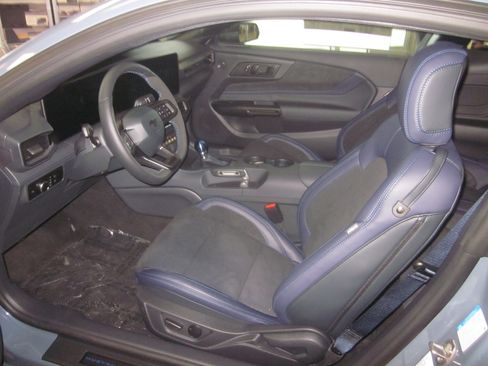 New 2025 Ford Mustang Dark Horse image 9