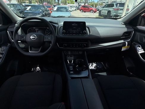 Used 2025 Nissan Rogue S FWD image 13