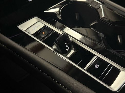 Used 2025 Volkswagen Atlas SEL Premium R-Line image 20