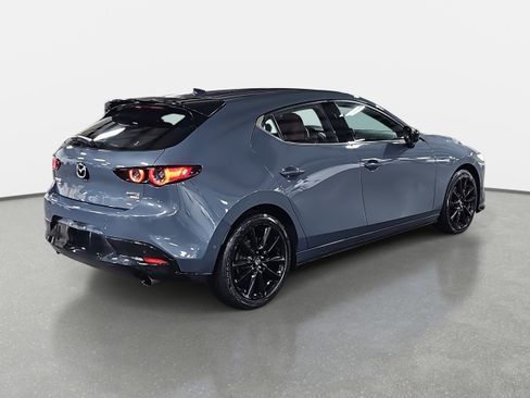 Used 2021 MAZDA MAZDA3 Hatchback w/Premium Plus Pkg image 5
