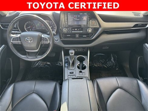 Certified 2022 Toyota Highlander XLE image 13