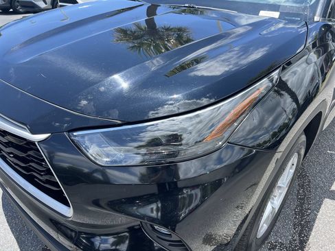 Used 2025 Toyota Highlander LE FWD image 6