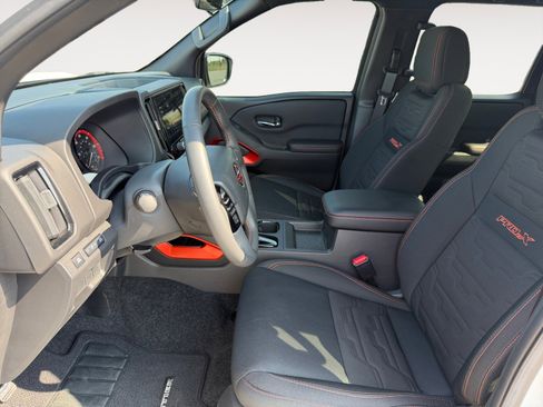 Used 2025 Nissan Frontier Pro-X image 23