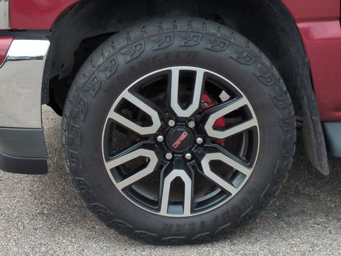 Used 2005 GMC Yukon XL SLT w/ SLT Preferred Equipment Group AWD/4WD image 14