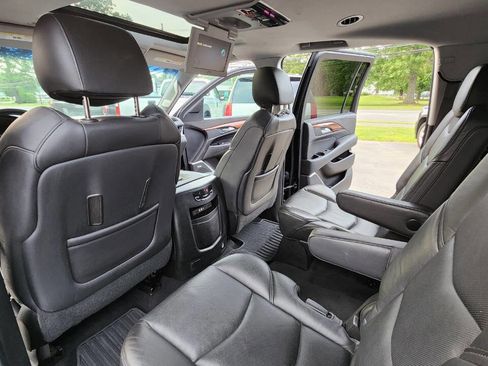 Used 2015 Cadillac Escalade ESV Luxury image 33