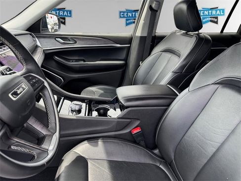 Certified 2022 Jeep Grand Cherokee L Limited image 10