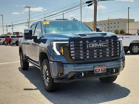 Used 2025 GMC Sierra 2500 Denali Ultimate AWD/4WD image 2