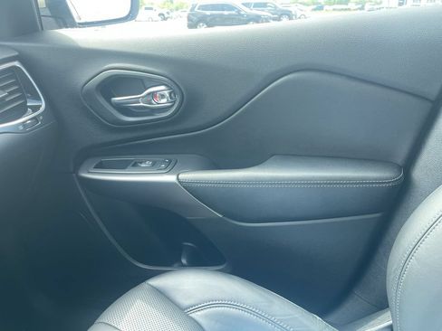 Used 2019 Jeep Cherokee Limited AWD/4WD image 31